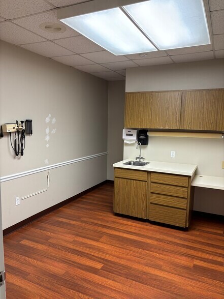 More Photos Of 602-606 4th Ave W, Palmetto Medical For Sale