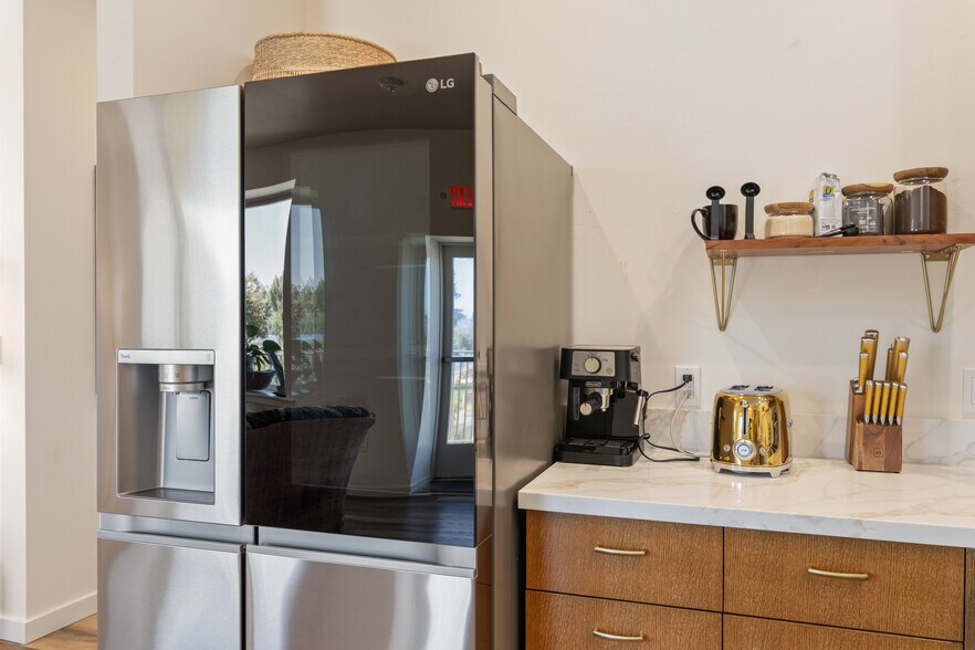 More Photos Of 302 N Main St, Lakeport Storefront For Sale