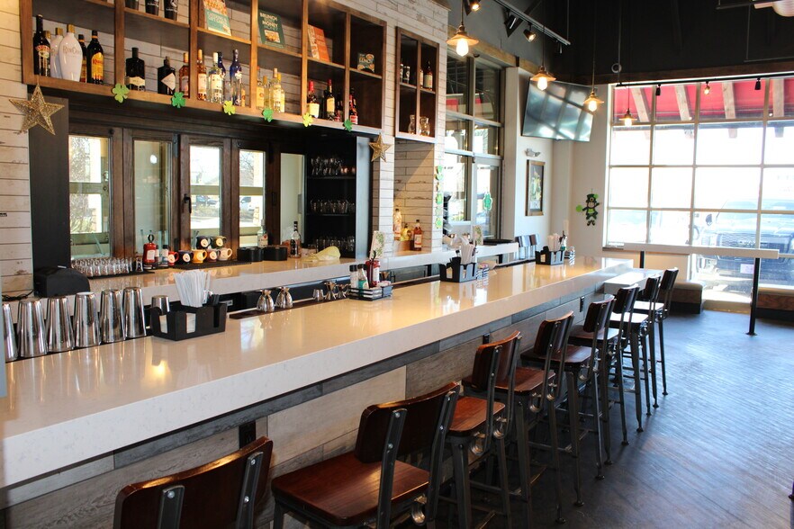 More Photos Of 13366-13386 Metcalf Ave, Overland Park General Retail For Lease