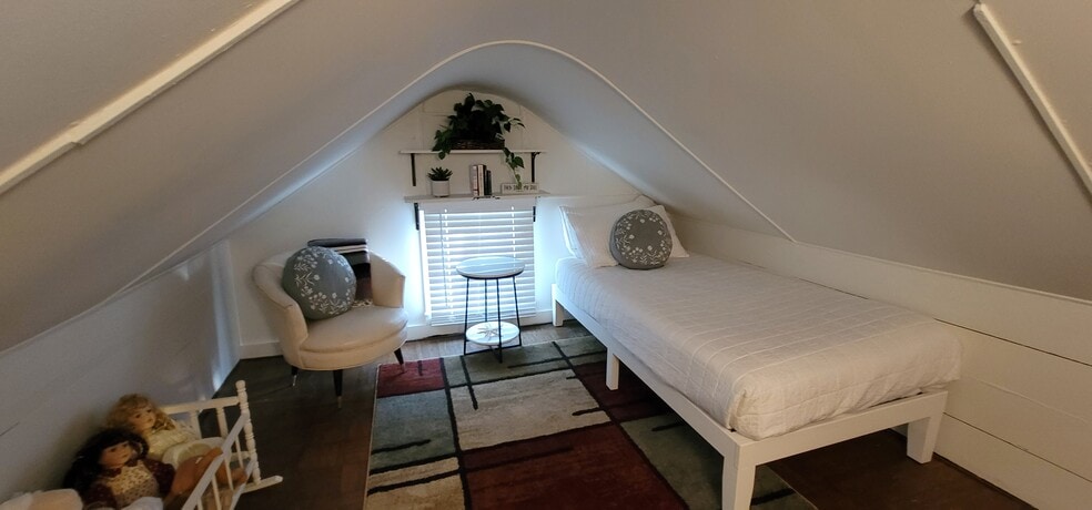 More Photos Of 3351 Bahia Vista St, Sarasota Storefront For Sale