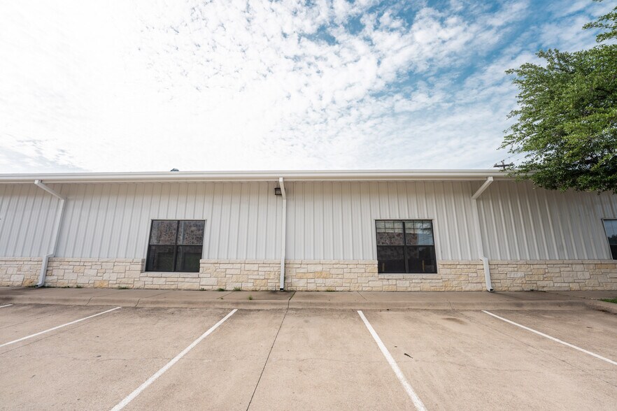 More Photos Of 1120 Toro Grande, Cedar Park Light Distribution For Sale