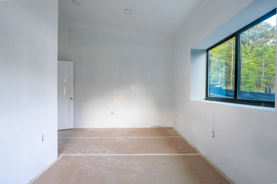 More Photos Of 1341 Central St, Leominster Flex For Lease
