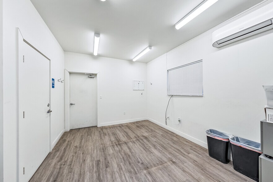 More Photos Of 188 Salmon Way, White City Industrial For Lease