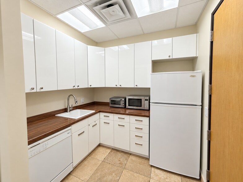 More Photos Of 9965 N 95th St, Scottsdale Medical For Sale
