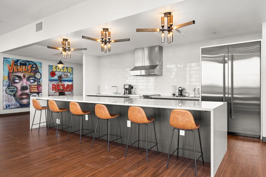 More Photos Of 4229 N FM 620 Hwy, Austin Showroom For Lease
