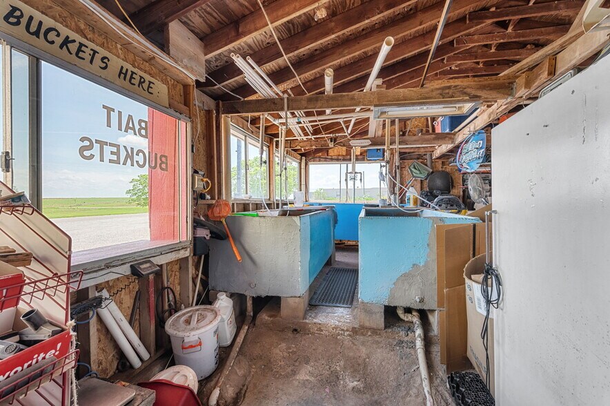 More Photos Of 10277 N 2130 Rd, Foss Convenience Store For Sale