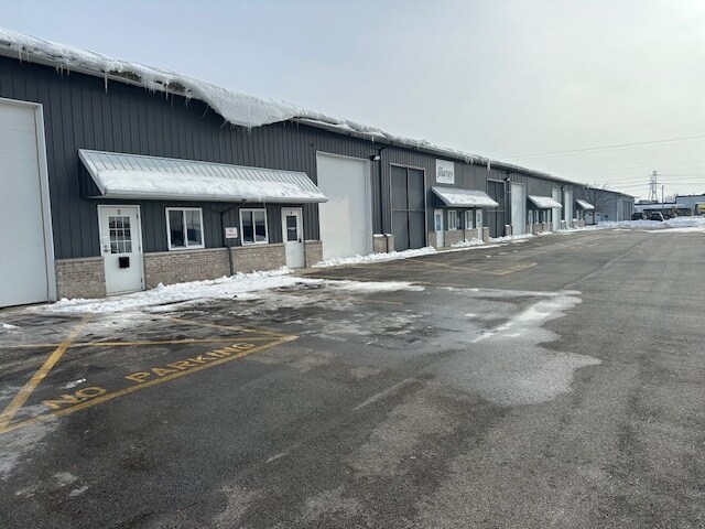 More Photos Of 1303 S Schoolhouse Rd, New Lenox Warehouse For Lease