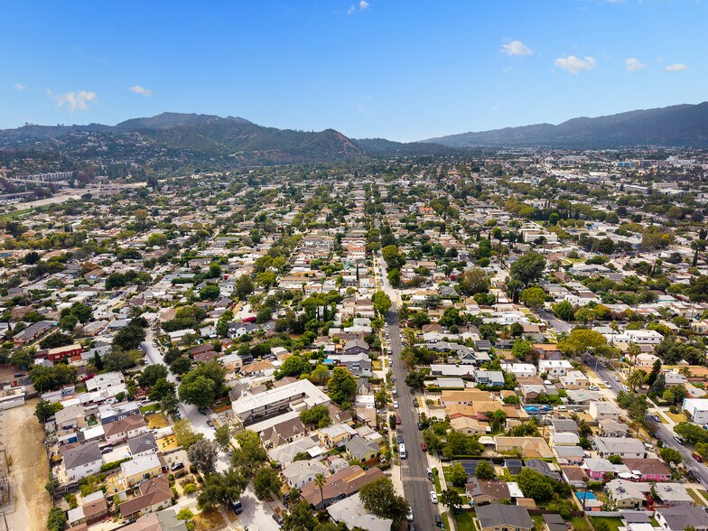 More Photos Of 3025 Glenhurst Ave, Los Angeles Apartments For Sale