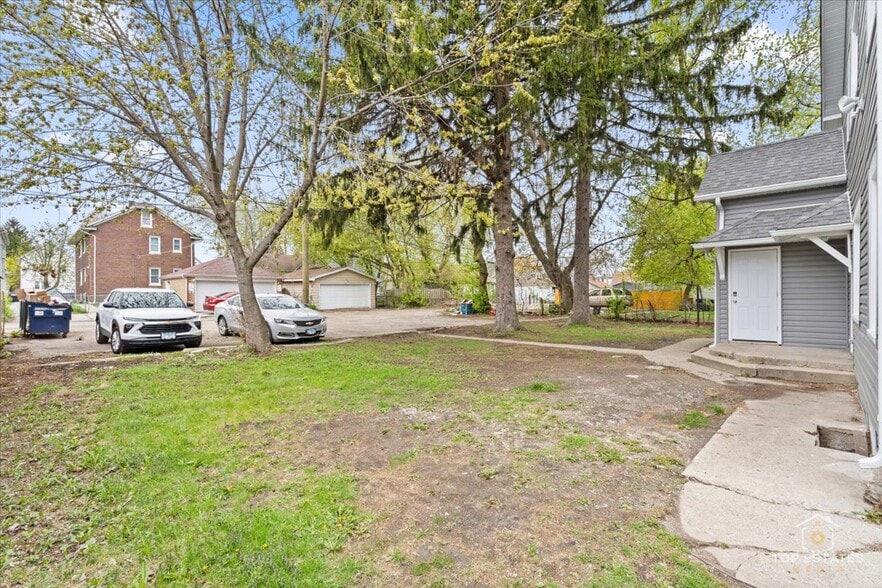 More Photos Of 1542 Victoria Ave, North Chicago Apartments For Sale