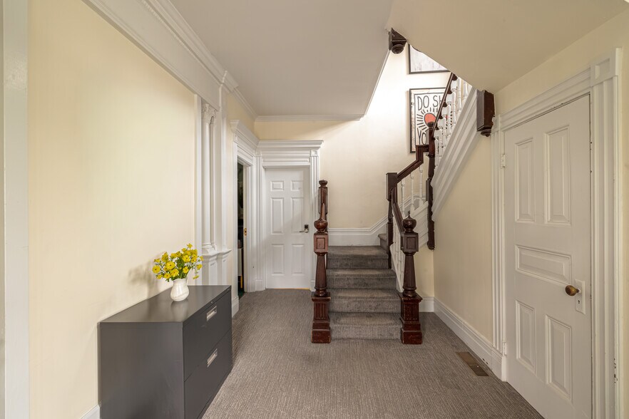 More Photos Of 437 E Allen St, Hudson Office For Sale