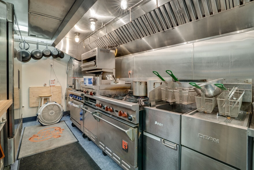 More Photos Of 729 NE 3rd St, Mcminnville Restaurant For Sale