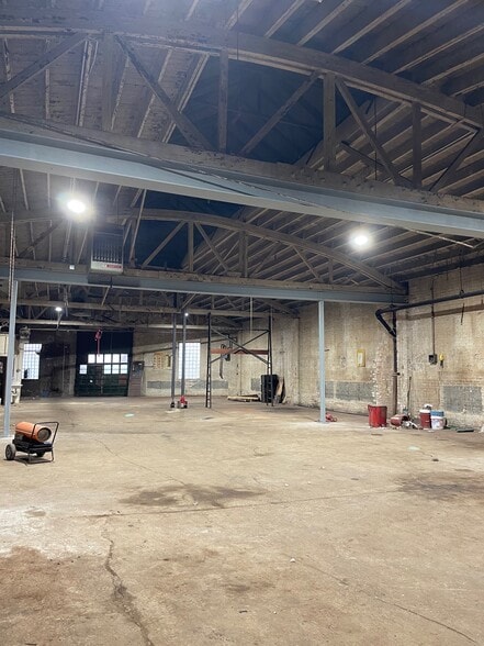 More Photos Of 3162 W Grand Ave, Chicago Warehouse For Lease