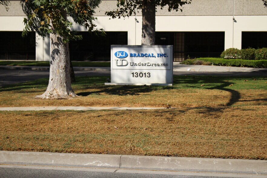 More Photos Of 13013-13017 166th St, Cerritos Warehouse For Lease