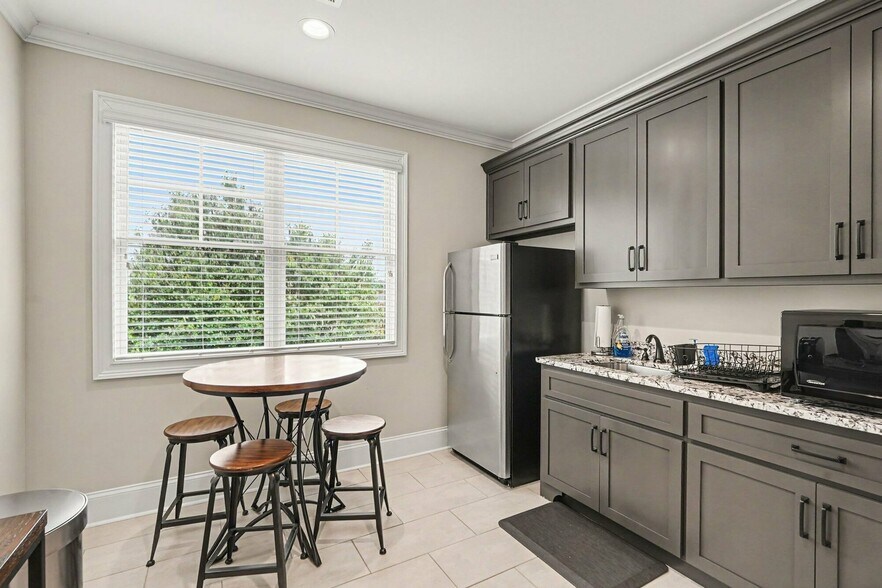 More Photos Of 132 Byrd Way, Warner Robins Office For Sale