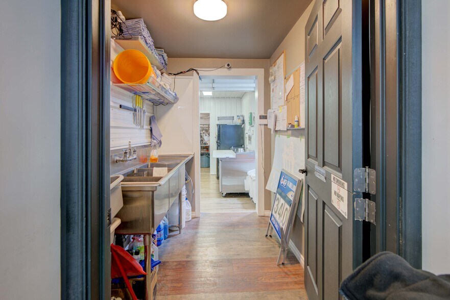 More Photos Of 25 Main St E, Lyn Storefront Retail Office For Sale