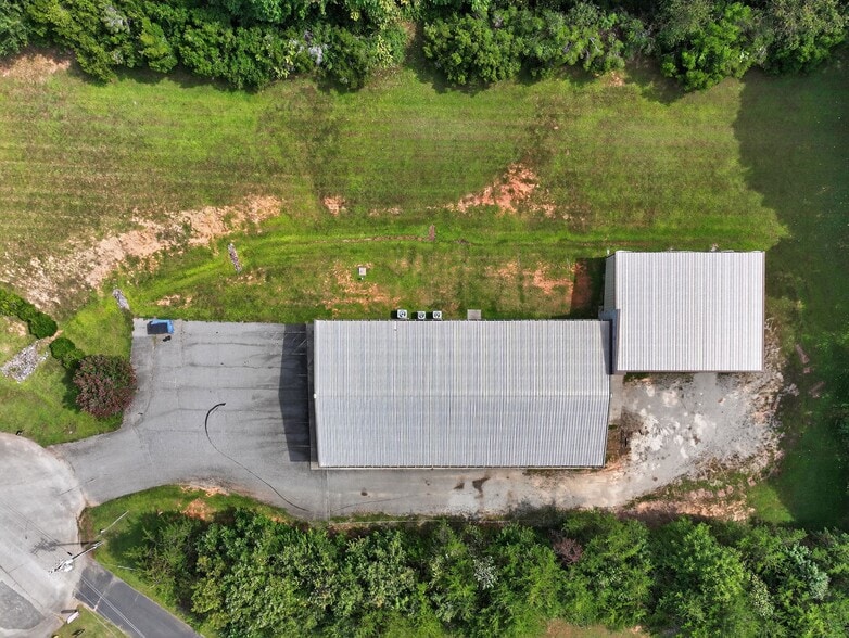 More Photos Of 215 Peddycord Park Ct, Kernersville Warehouse For Lease