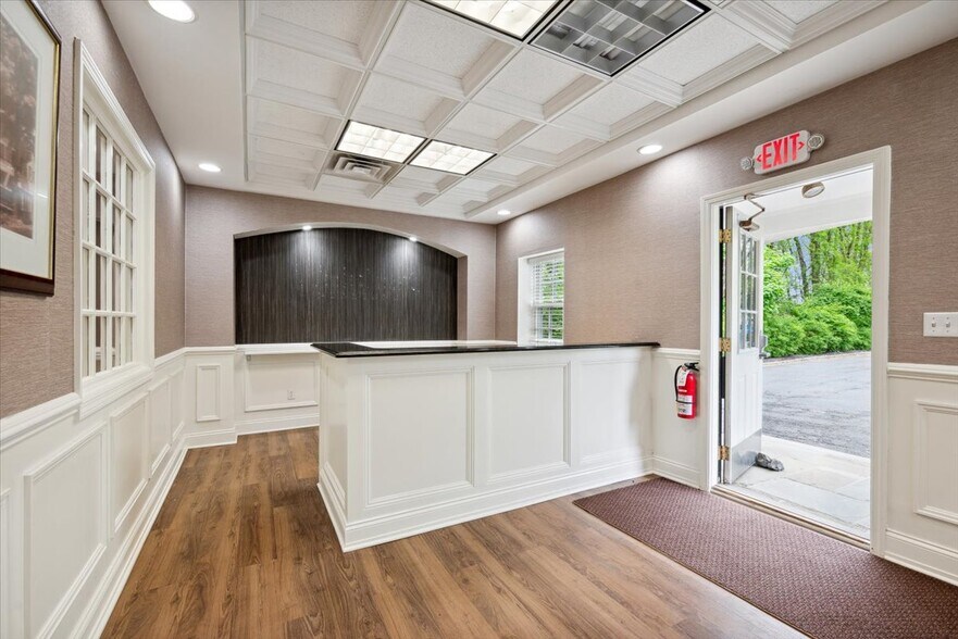 More Photos Of 55 Stirling Rd, Watchung Office For Sale