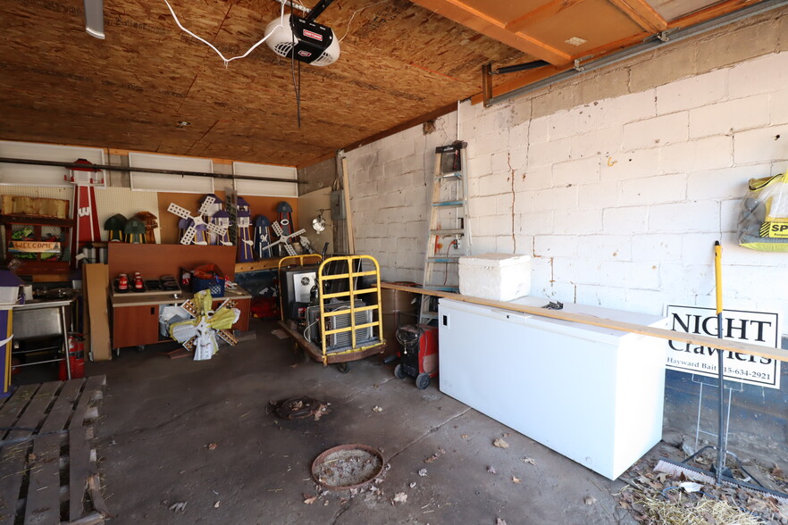 More Photos Of 22211 US Highway 63, Grand View Flex For Sale