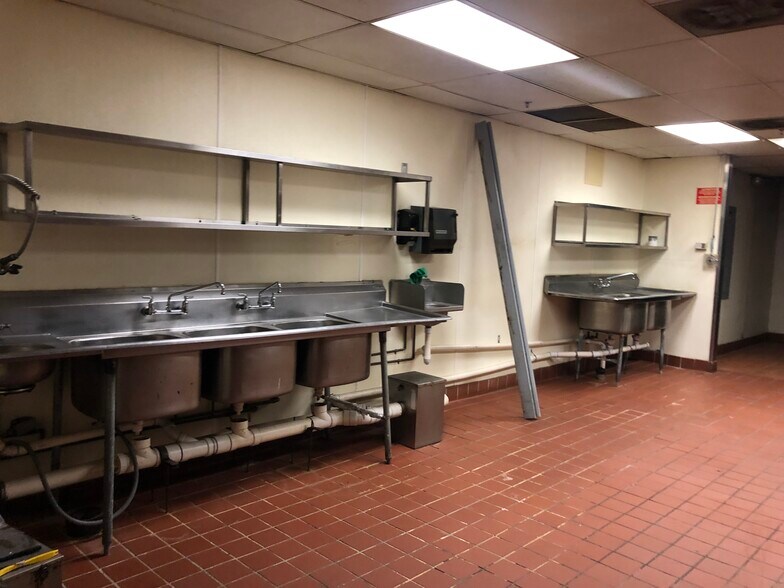 More Photos Of 8405 Colesville Rd, Silver Spring Unknown For Lease