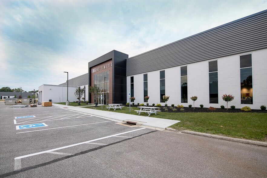 More Photos Of 1 American Rd, Brooklyn Distribution For Lease