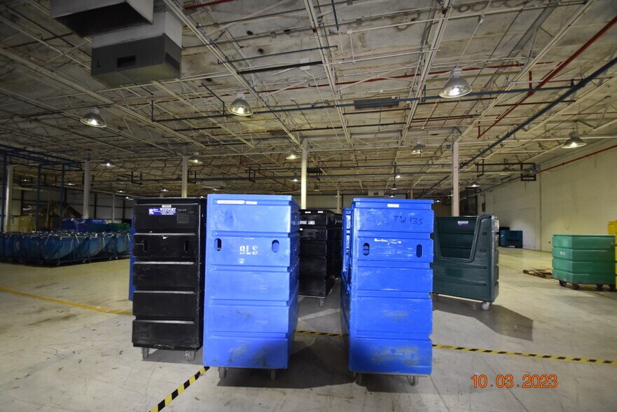 More Photos Of 956 N Broadway St, Greenville Distribution For Sale