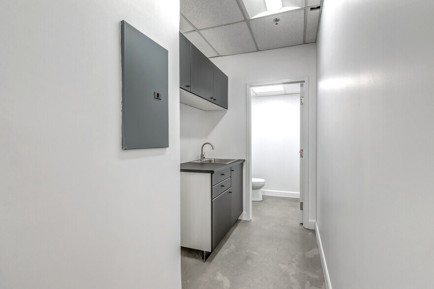 More Photos Of 6855 Av De L'épée, Montréal Office For Lease