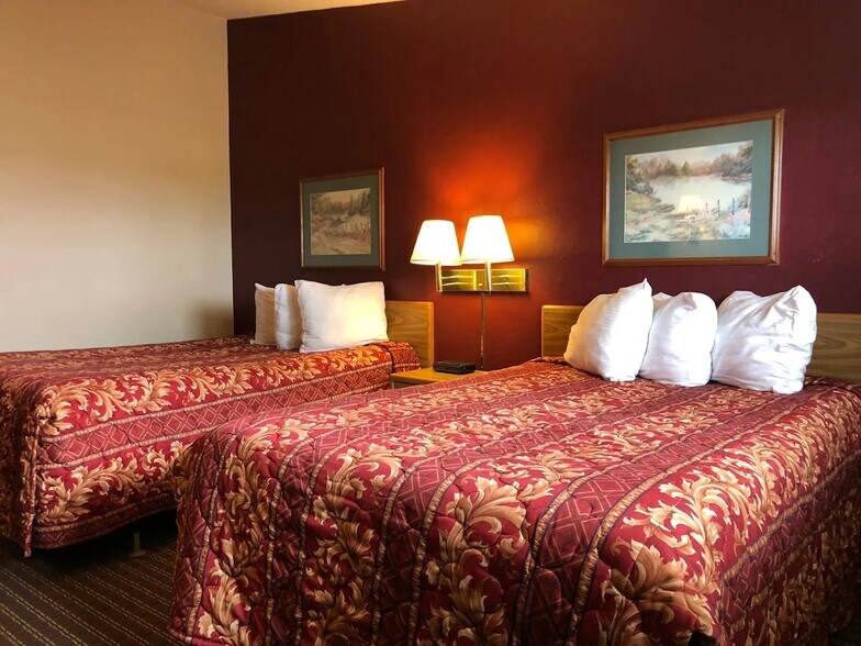 More Photos Of 222 3rd Ave S, Windom Hotel For Sale