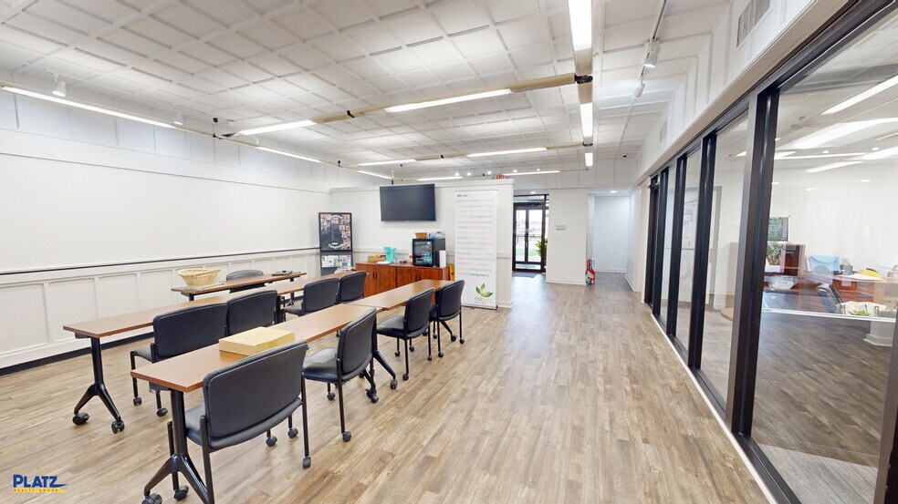 More Photos Of 4390 Mahoning Ave, Youngstown Bank For Sale