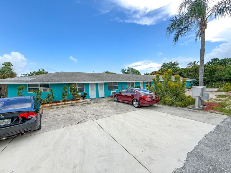 More Photos Of 1845 Dillone Ln, North Palm Beach Apartments For Sale