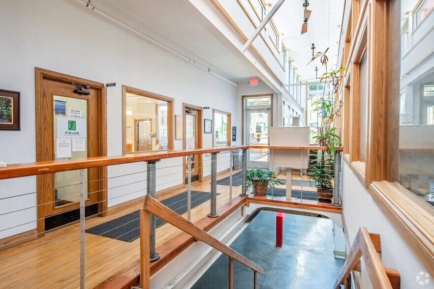 More Photos Of 218-326 Wisconsin Dr, Jefferson Office For Lease