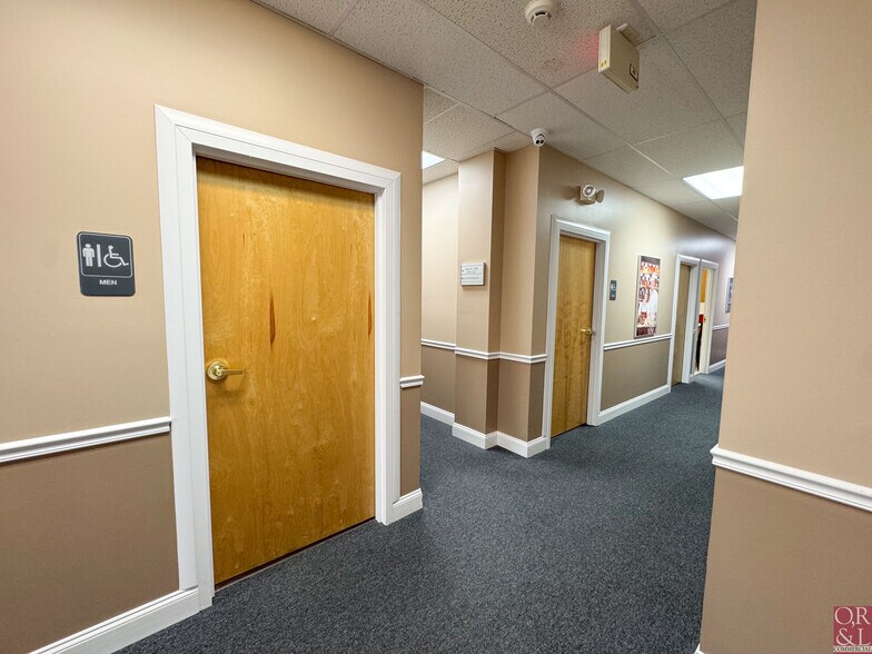 More Photos Of 72 Queen St, Southington Office For Lease