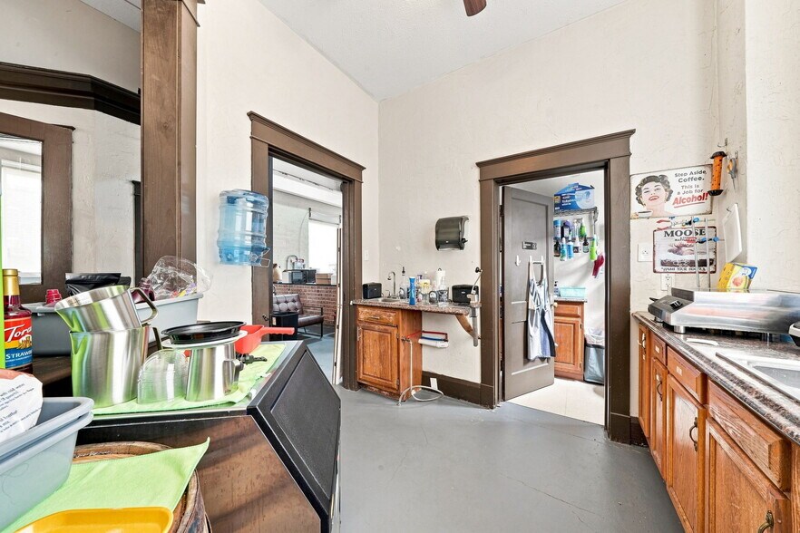 More Photos Of 68 W Maiden St, Washington Freestanding For Sale