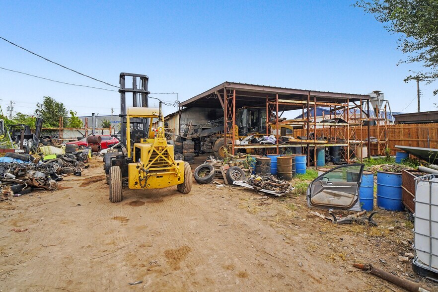 More Photos Of 1821-1823 S May Ave, Oklahoma City Auto Salvage Facility For Sale