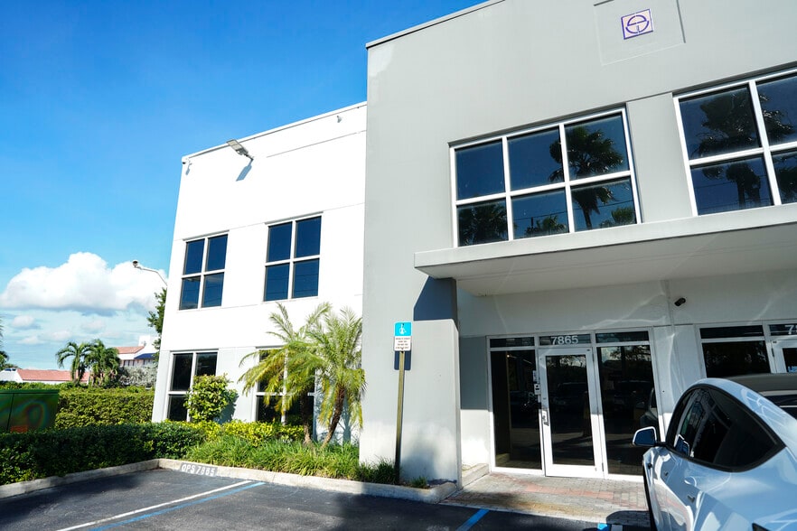 Primary Photo Of 7865 NW 46th St, Doral Warehouse For Lease