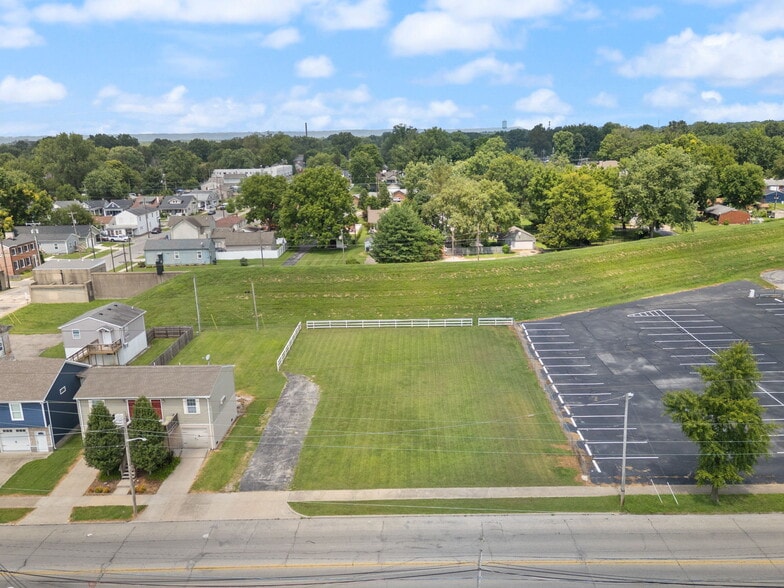 More Photos Of 1021 E Market St, Jeffersonville Land For Sale