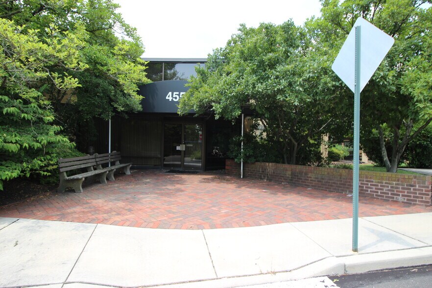 More Photos Of 455 Maryland Dr, Fort Washington Light Manufacturing For Sale