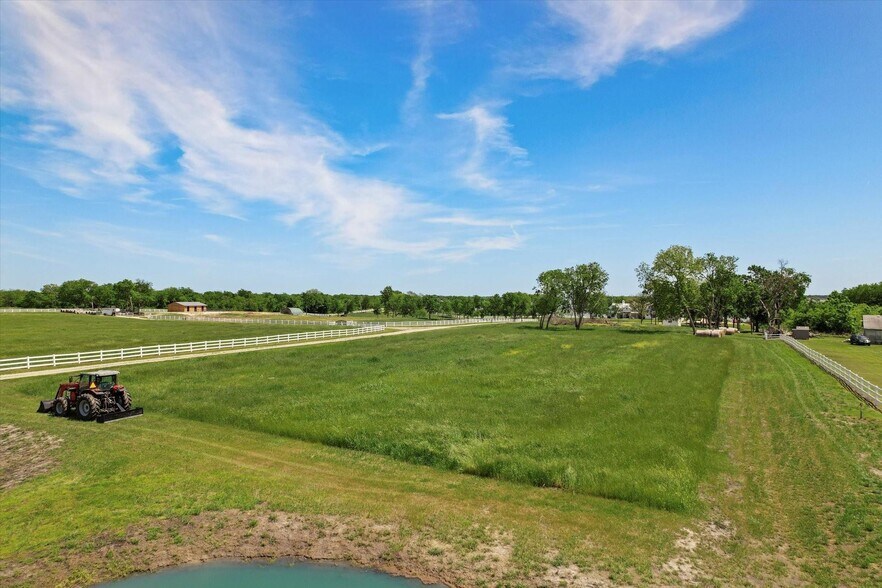 More Photos Of 121 Elm, Kerens Lodge Meeting Hall For Sale