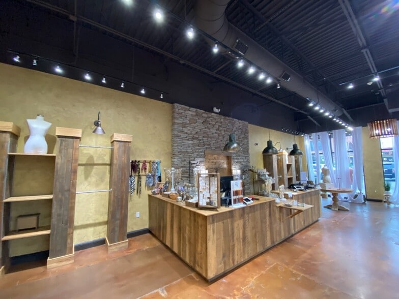 More Photos Of 4014 Hillsboro Cir, Nashville Restaurant For Lease