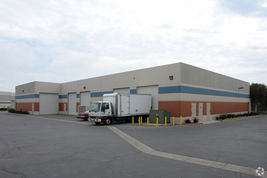 More Photos Of 1937 Goodyear Ave, Ventura Warehouse For Lease