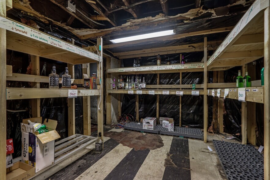 More Photos Of 631 S Broadway St, Menomonie Bar For Sale