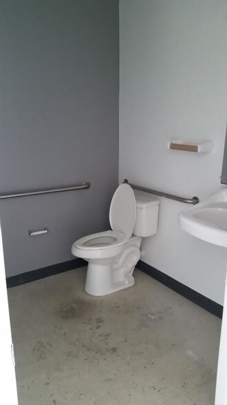 More Photos Of 1424 Hamlin Ave, Saint Cloud Unknown For Lease