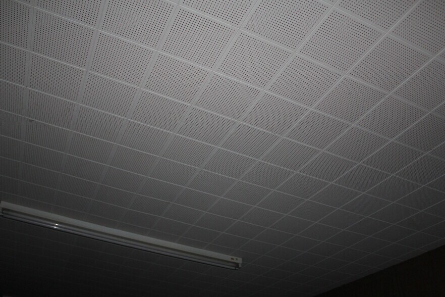 More Photos Of 1871 Elm, Waynoka Sports And Entertainment For Sale