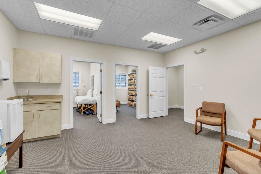 More Photos Of 2035 Valleygate Dr, Fayetteville Medical For Sale
