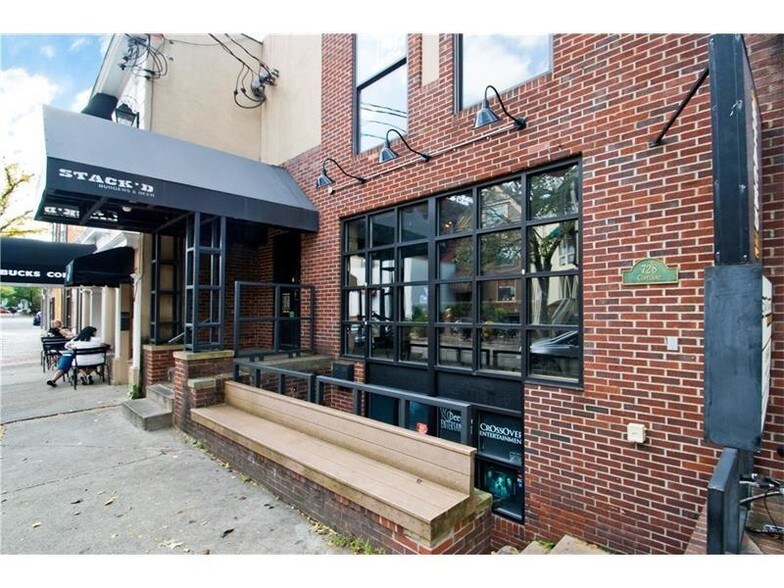 More Photos Of 728 Copeland St, Pittsburgh Freestanding For Lease