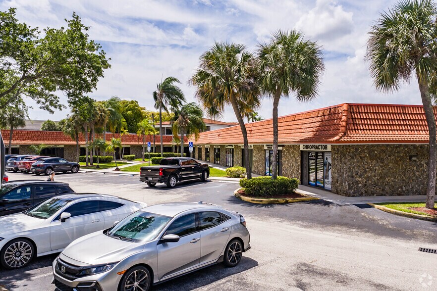 Primary Photo Of 201 N University Dr, Plantation Medical For Sale