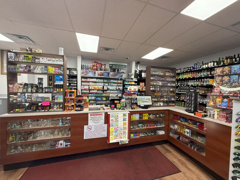More Photos Of 1020 N Highway 7, Pleasant Hill Convenience Store For Sale