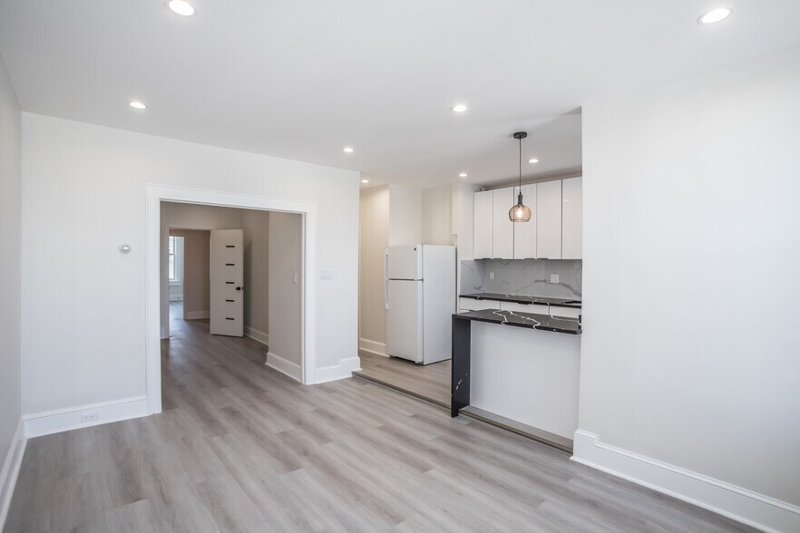 More Photos Of 6717 Myrtle Ave, Glendale Storefront Retail Residential For Sale
