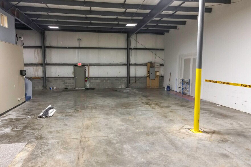 More Photos Of 2840 Mitthoeffer Pl, Indianapolis Warehouse For Sale