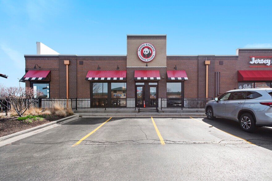 More Photos Of 2241 Willow Rd, Glenview Storefront For Sale