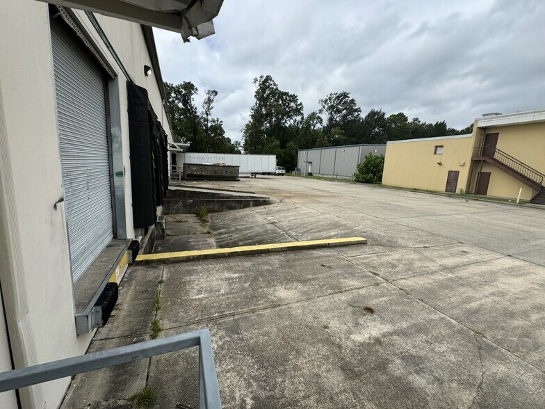 More Photos Of 11800 Industriplex Blvd, Baton Rouge Distribution For Sale